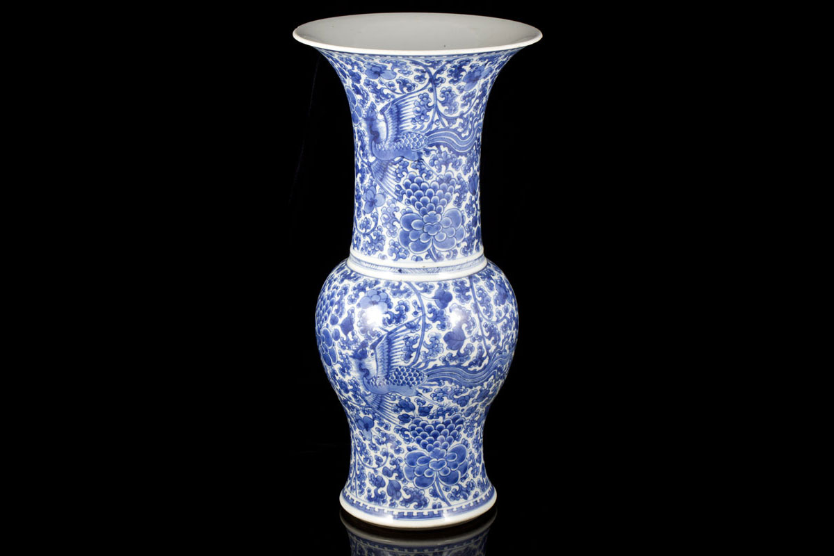 Export blue white Phoenix Yenyen porcelain vase